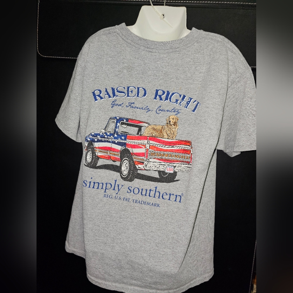 Like New Simply Southern Patriotic Truck Tee in Gray 'Raised Right' Small